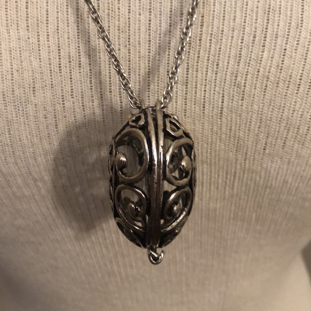Vintage Filigree Open Cage Heart Necklace - Picture 9 of 17